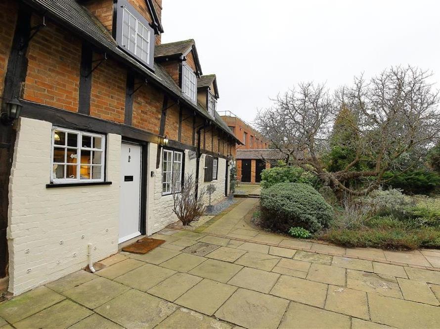 One Masons Court Villa Stratford-upon-Avon Exterior photo